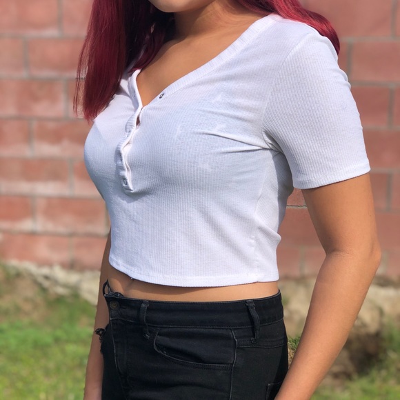 Button crop top 😻🎰 - Picture 3 of 5